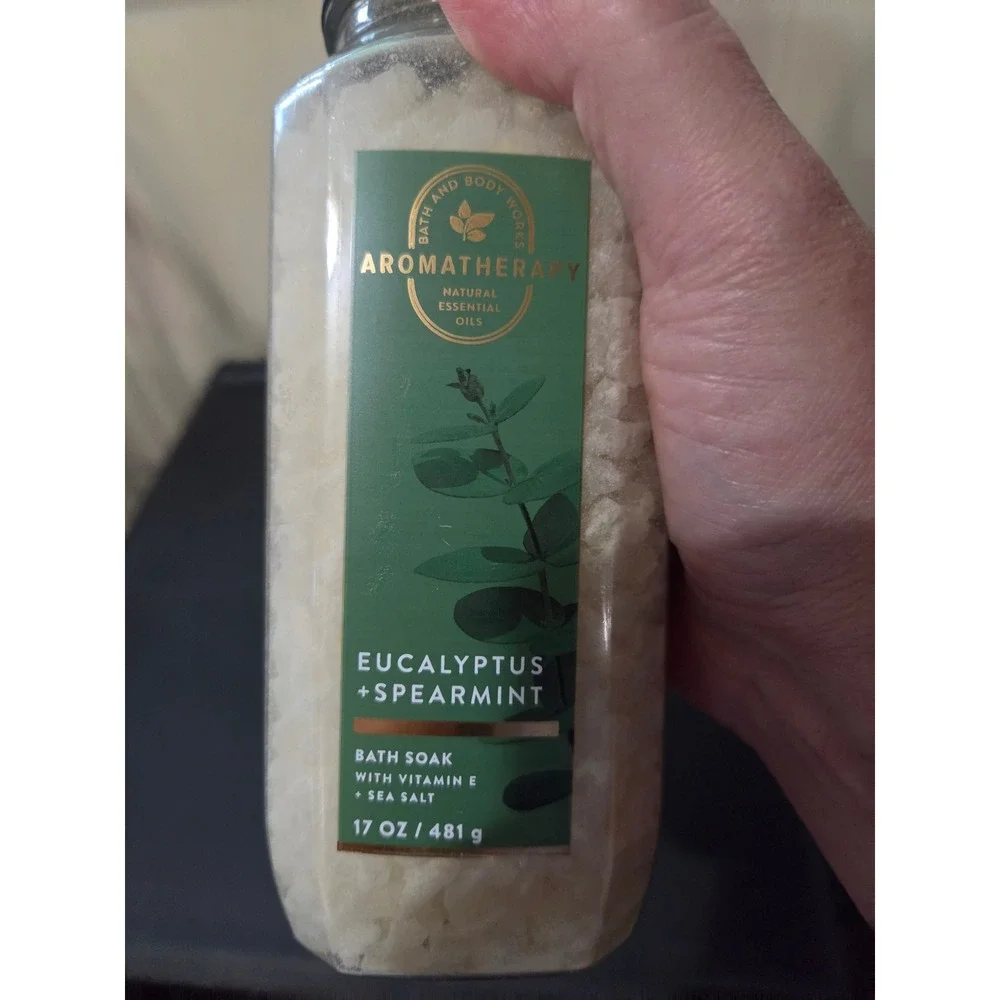 Bath and Body Works Aromatherapy Eucalyptus Spearmint Bath Soak 17 oz Sea Salt